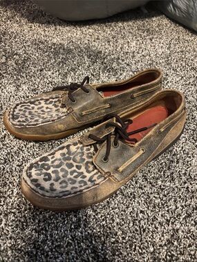 Twisted X Women's Leopard Toe Boat Shoes in Brown and Tan